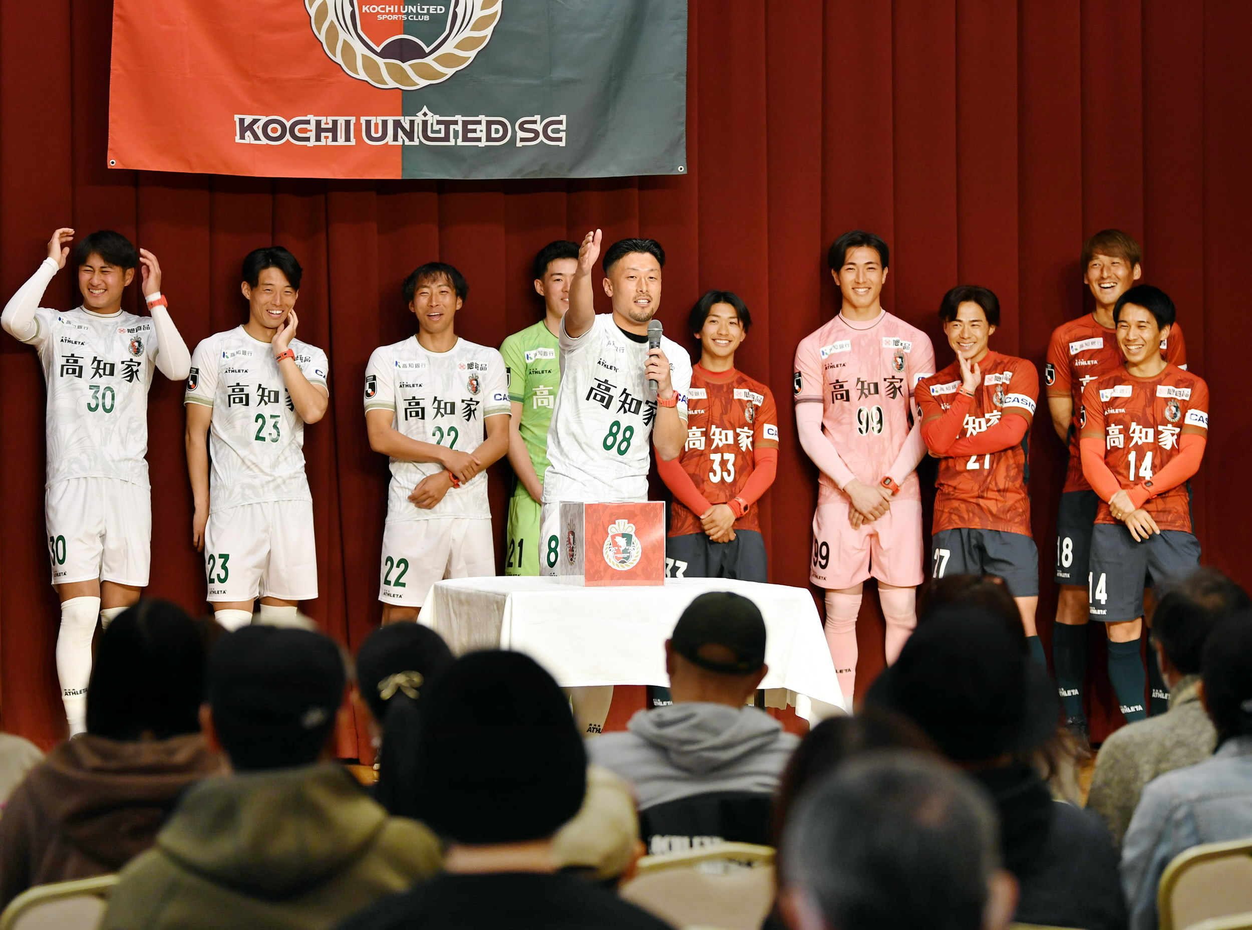 高知ユナイテッド「2026新体制」は新旧選手が融合した「宝箱」や