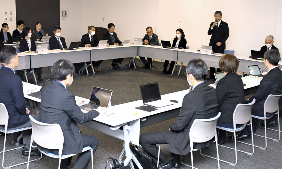 大渡、鏡ダムの貯水率低下を受けて開かれた高知市渇水対策本部会（同市役所）