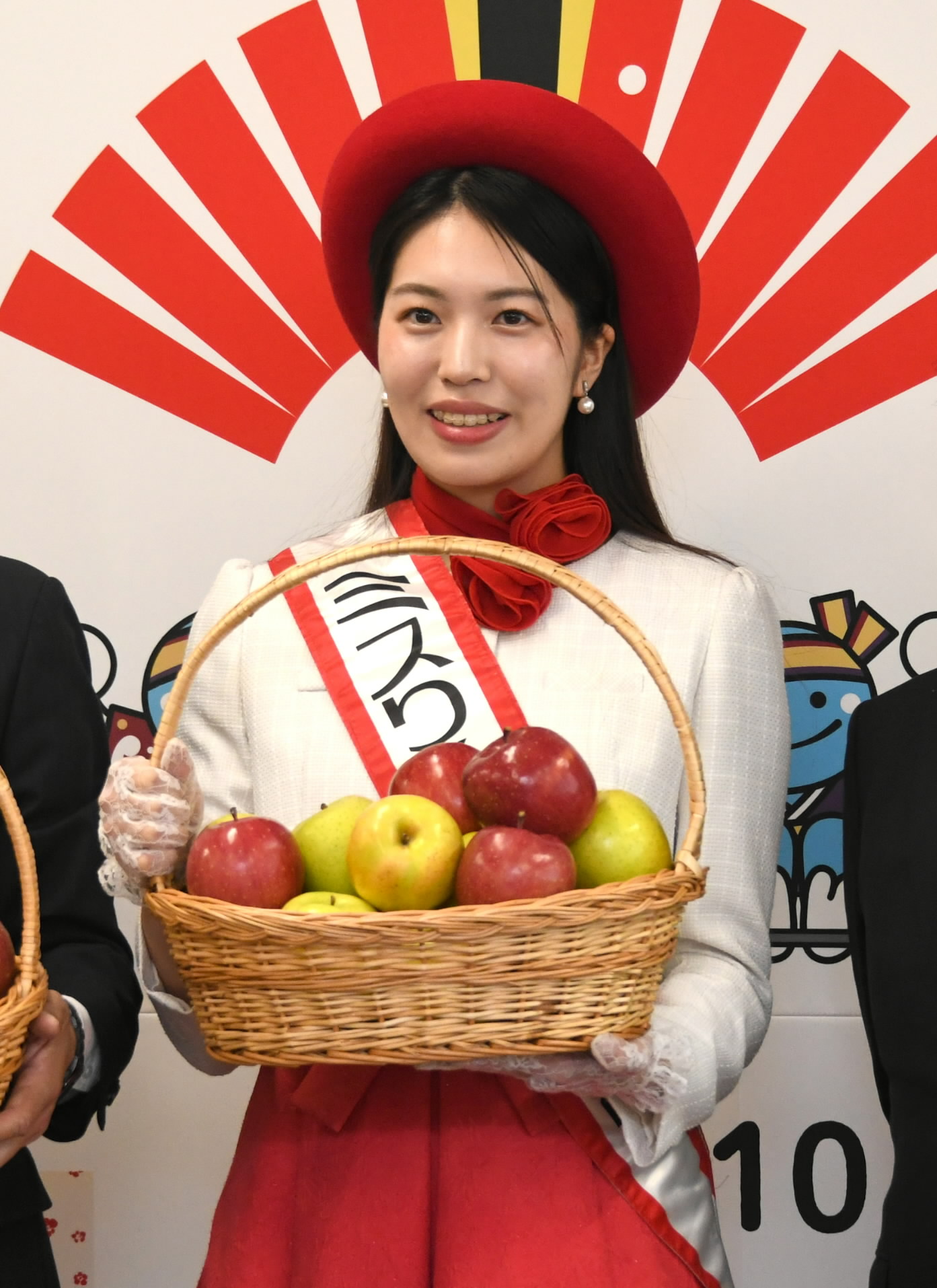 りんご 青森リンゴ「丸ごと食べて」 高知市の青果卸会社が福祉施設に寄贈 ミス