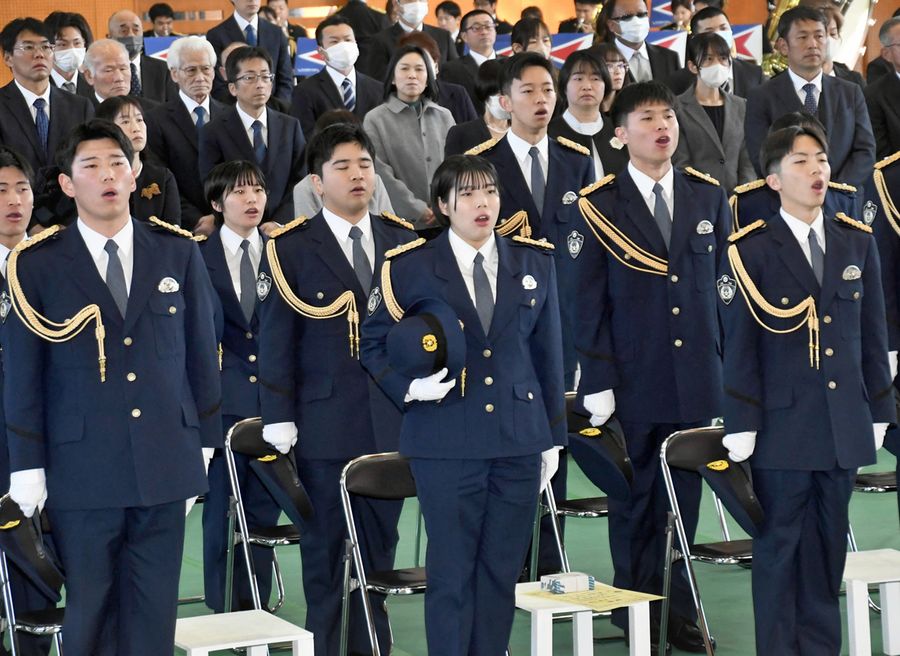 県警察学校での教養期間を終えた卒業生たち（南国市大そね甲）