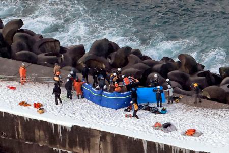 漁船の乗組員1人発見、心肺停止 北海道せたな町、4人乗り遭難 | 高知新聞