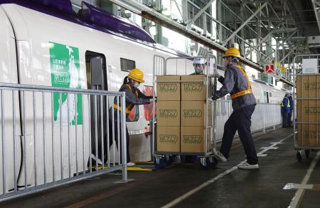 生鮮食品も新幹線で運搬 荷物専用車、JR東日本が公開 | 高知新聞