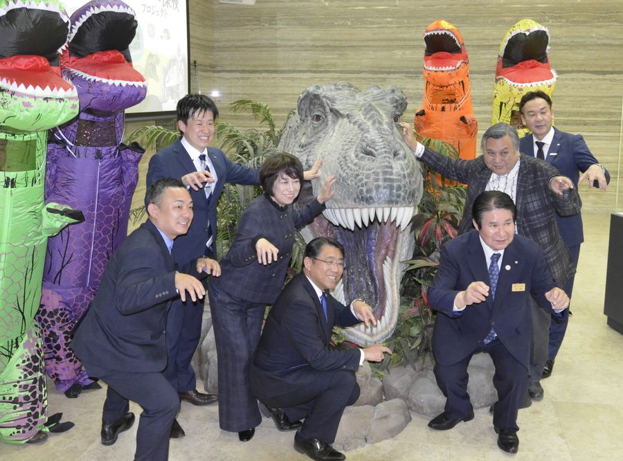 海洋堂３施設の刷新をアピールした記者会見（高知市春野町弘岡下の高知信金第１センター）