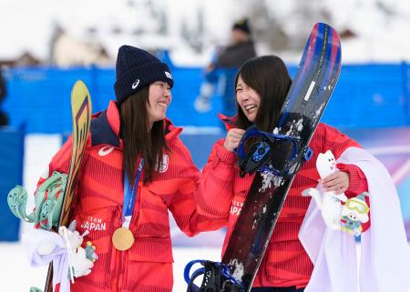スノボ深田茉莉、頂点に笑顔 村瀬心椛、2冠逃し涙も | 高知新聞