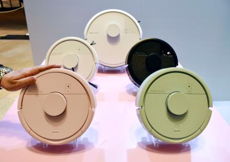 ルンバ、日本向け小型モデル販売 従来機の2分の1サイズ | 高知新聞