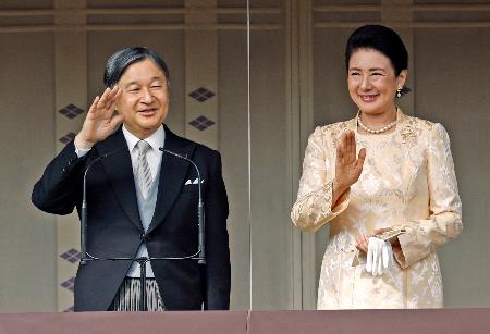 天皇陛下66歳を祝う一般参賀 皇居・宮殿 | 高知新聞