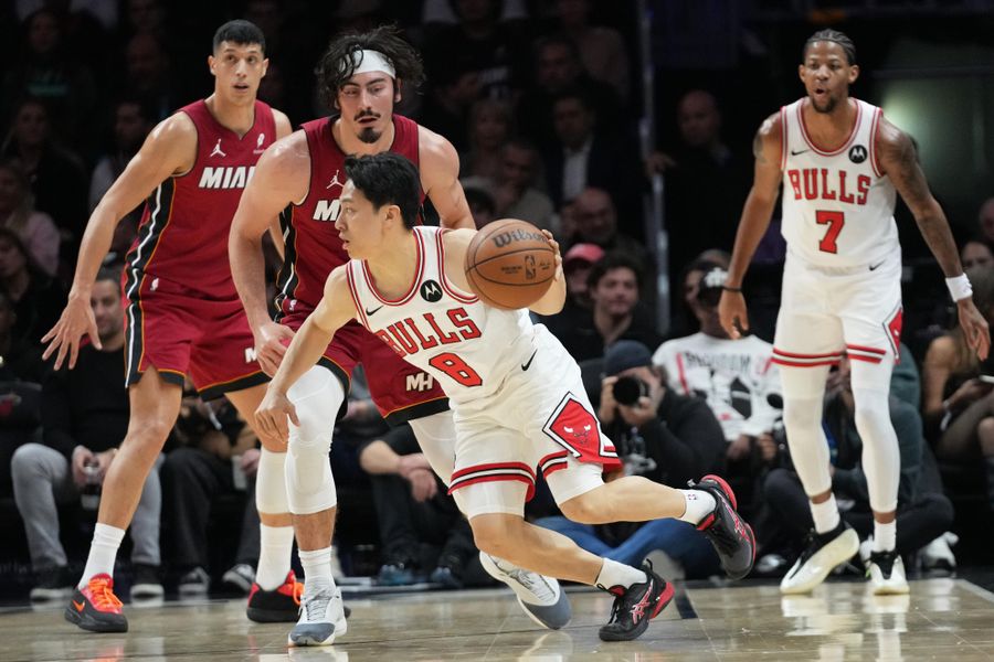 NBAでブルズに加入後、ヒート戦に初出場した河村勇輝選手＝２０２６年１月（AP=共同）
