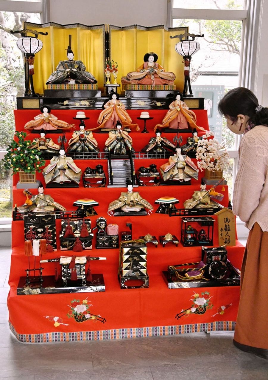 「まちなかひな祭り」で展示されたひな飾り（本山町の大原富枝文学館）