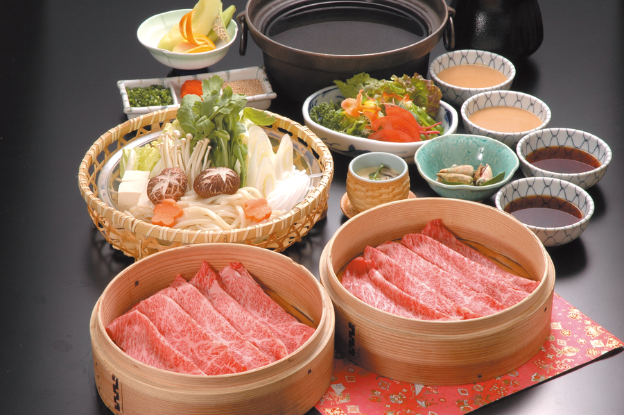 定量で提供される黒毛和牛しゃぶしゃぶのコース例（写真提供＝しゃぶ膳）