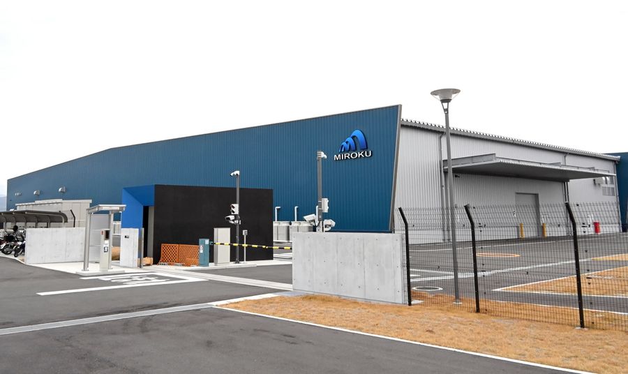 ２月から本格稼働しているミロクの新工場（南国市日章あけぼの）