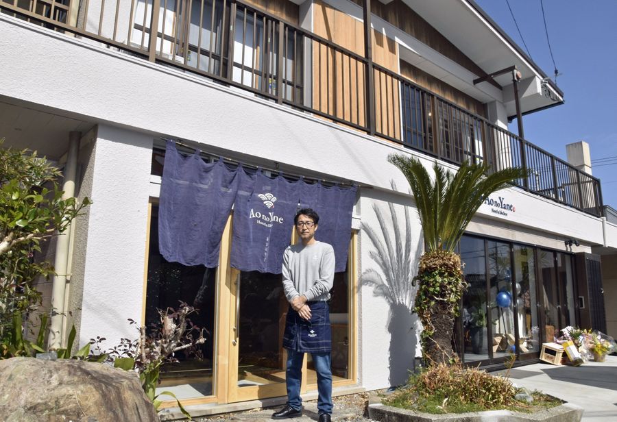 住民と観光客の交流を目指してオープンした宿泊施設「Ａｏ　ｎｏ　Ｙａｎｅ～Ｈｏｔｅｌ＆Ｋｉｔｃｈｅｎ～」（黒潮町佐賀）