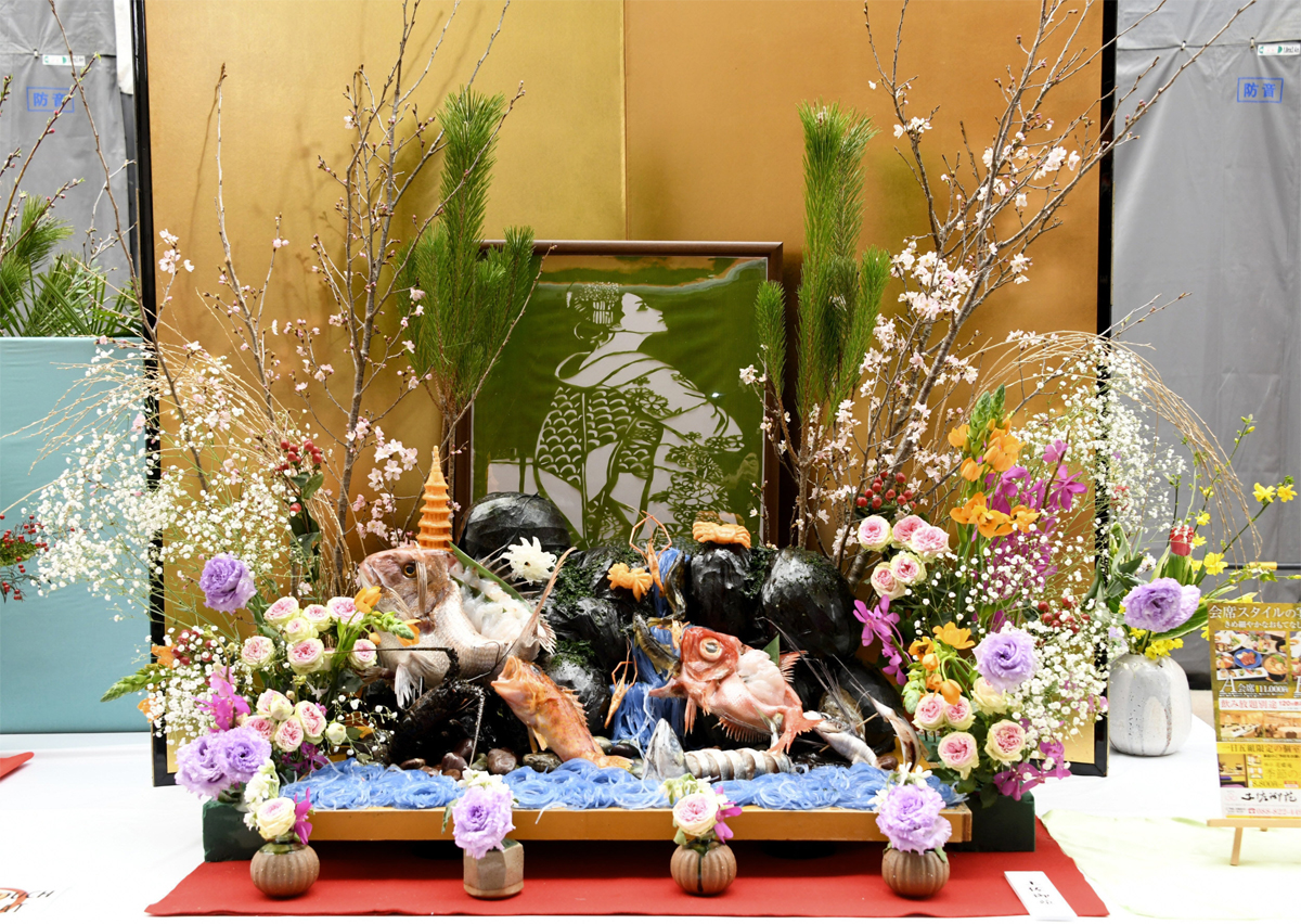 たまるかぁ！」豪快な皿鉢に感嘆 高知市で「南国土佐皿鉢祭」 | 高知新聞