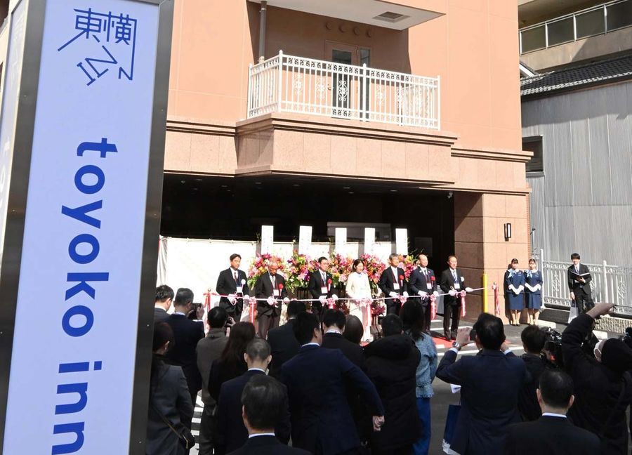 東横ＩＮＮ高知の開業セレモニー。同ホテルを皮切りに、高知市でホテルチェーンの出店が続々と予定されている（同市本町２丁目）