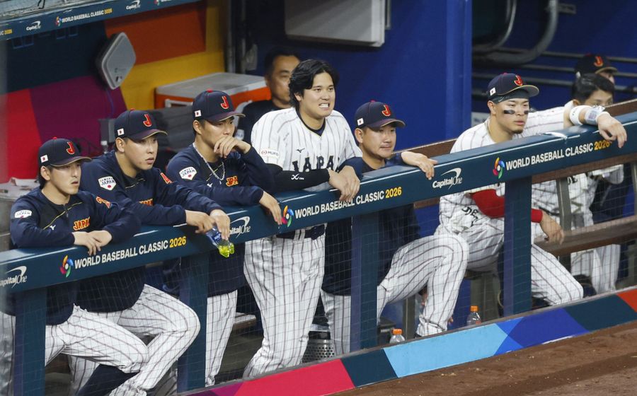 WBC準々決勝で敗れた日本の大谷翔平選手（左から４人目）ら＝３月１４日、マイアミ（共同）
