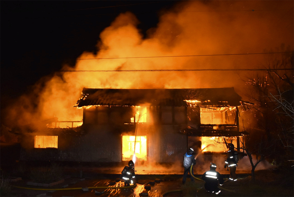 民家全焼し1遺体 高知県南国市 | 高知新聞