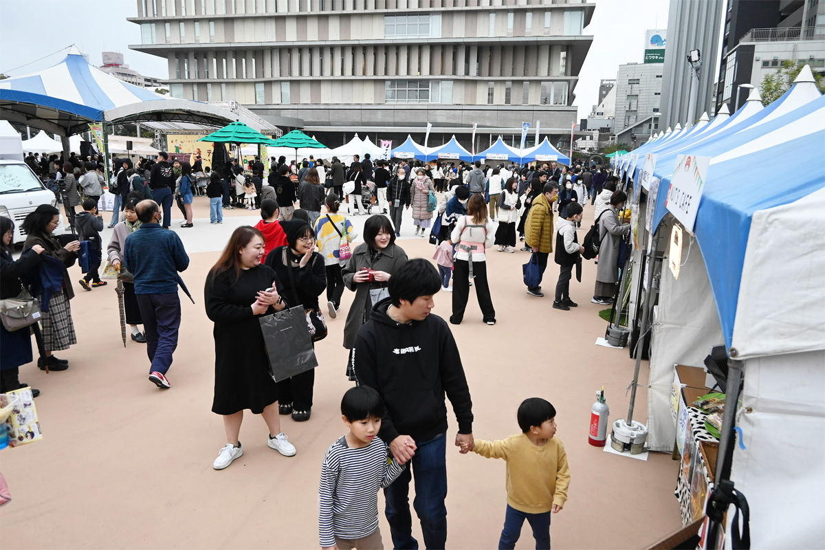 いわく付きの「西敷地」が広場化して1年 催し60日、人流増に評価