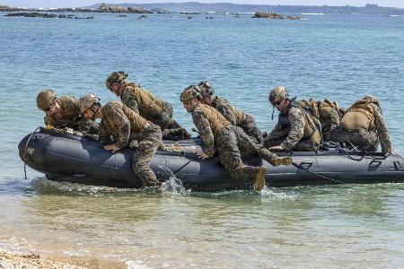 米海兵隊、3月にインド洋で訓練 沖縄駐留の部隊、水陸両用作戦 | 高知新聞
