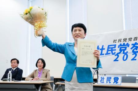 社民党首に福島瑞穂氏当選 決選投票で大椿裕子氏破る | 高知新聞