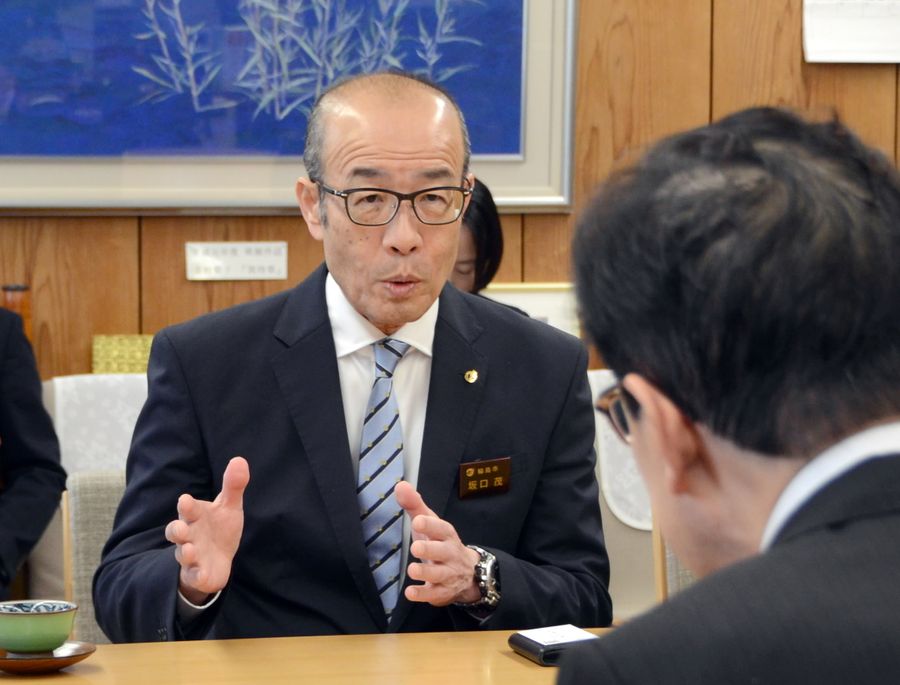 浜田省司知事を表敬訪問した輪島市の坂口茂市長（県庁）