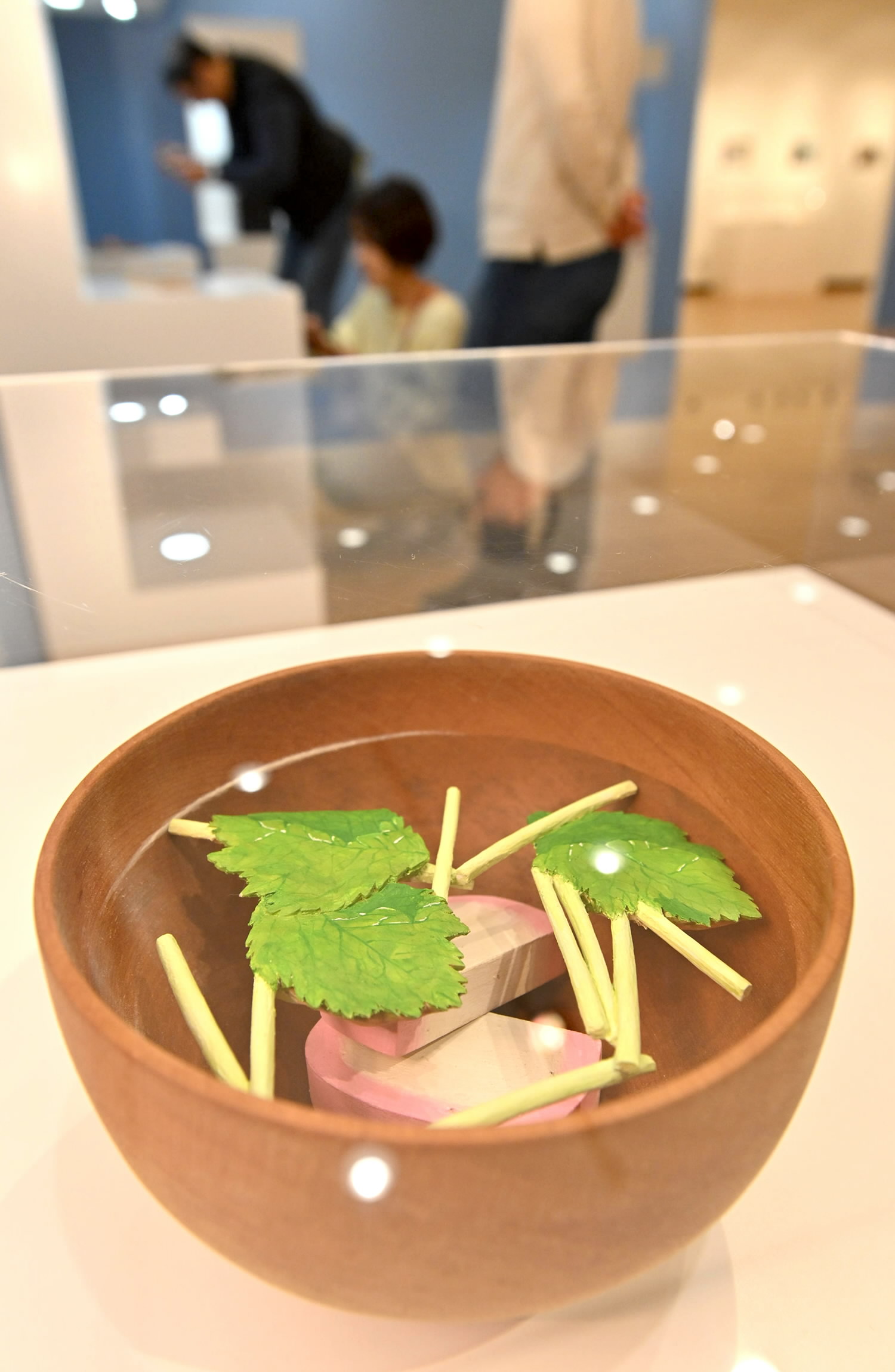 カステラ、卵、すまし汁… 本物そっくりの木彫り100点がずらり 高知