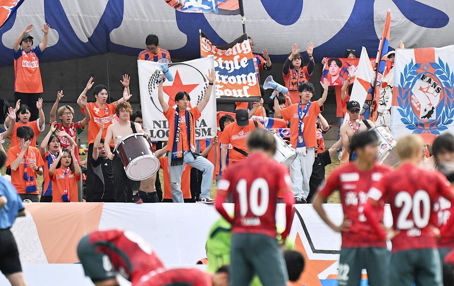 さすが元Ｊ１、新潟は強かった。こんなチームと互角に戦えるほど成長したことがうれしい。強いチームはサポーターも素晴らしい。遠く高知まで３００人が駆けつけ、選手を鼓舞した。高知観光も楽しんでください！