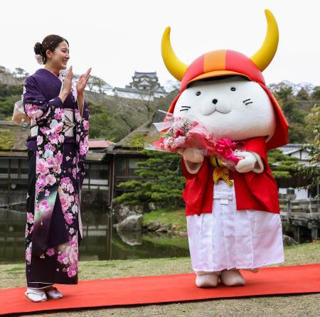 ひこにゃん」20回目の誕生日 彦根城で記念イベント | 高知新聞