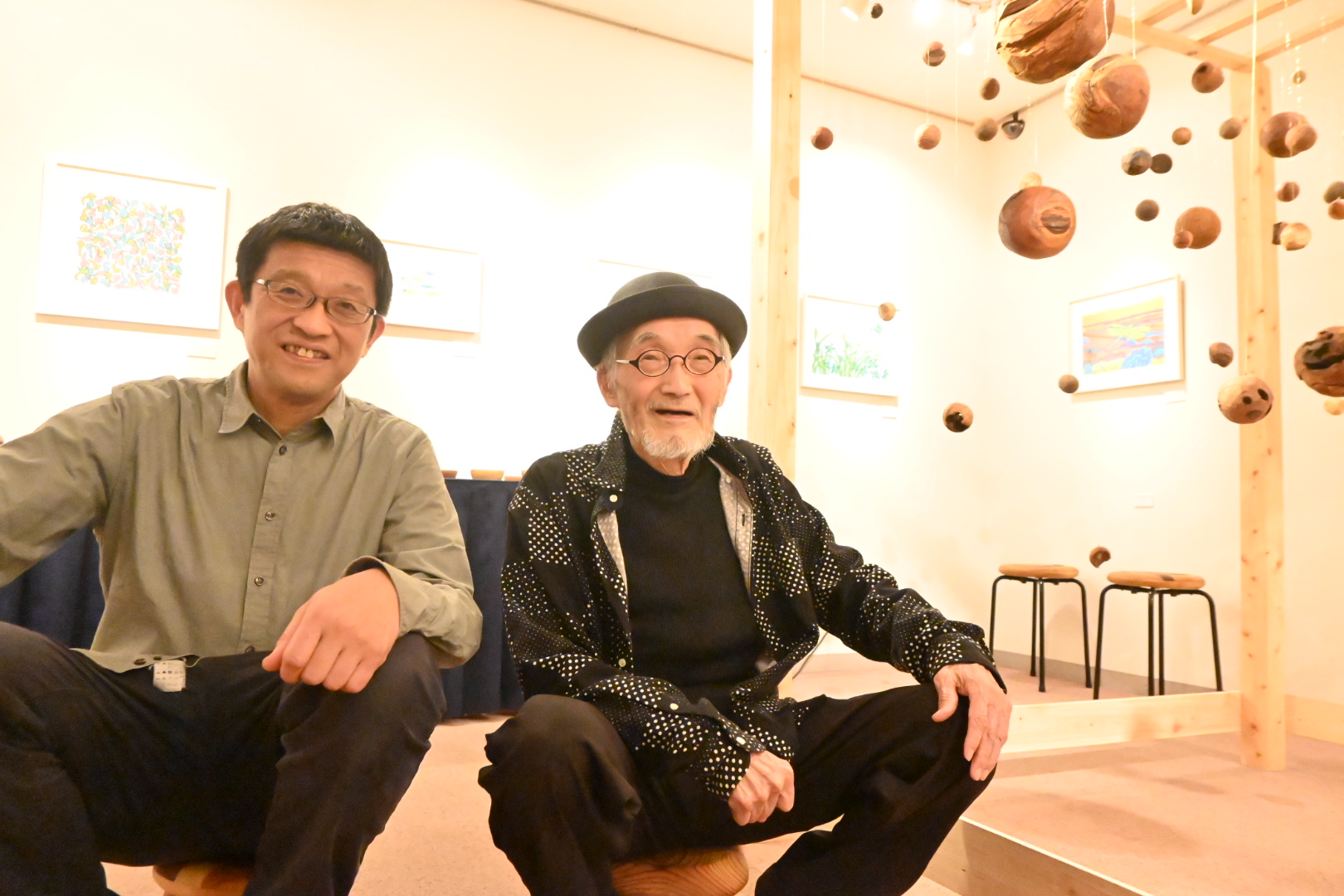 作品を通じて心を伝え合う父子 田島征三・田島燃が親子展 新宿・京王