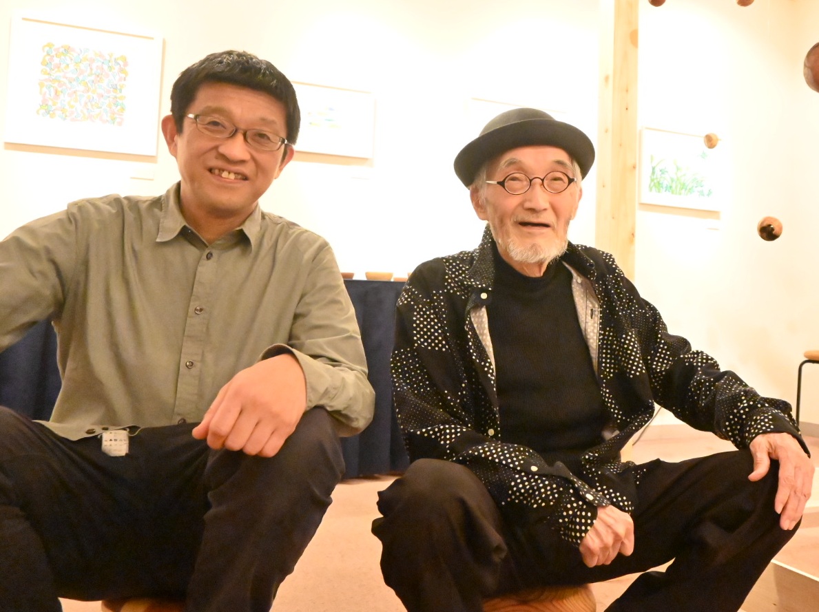 作品を通じて心を伝え合う父子 田島征三・田島燃が親子展 新宿・京王