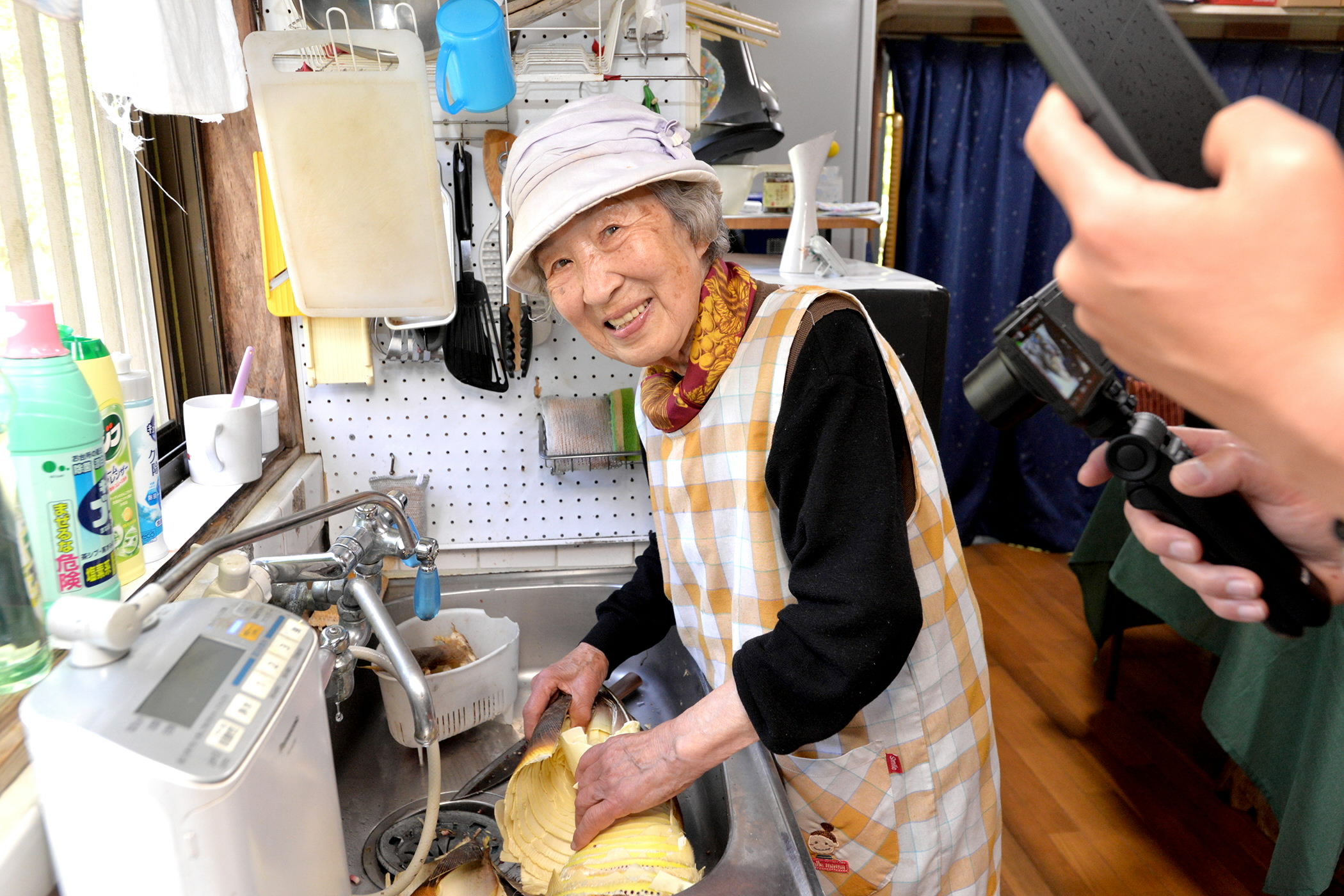 チロちゃん ユーチューバーは93歳！ チロちゃんばあちゃん大人気 登録者22万人