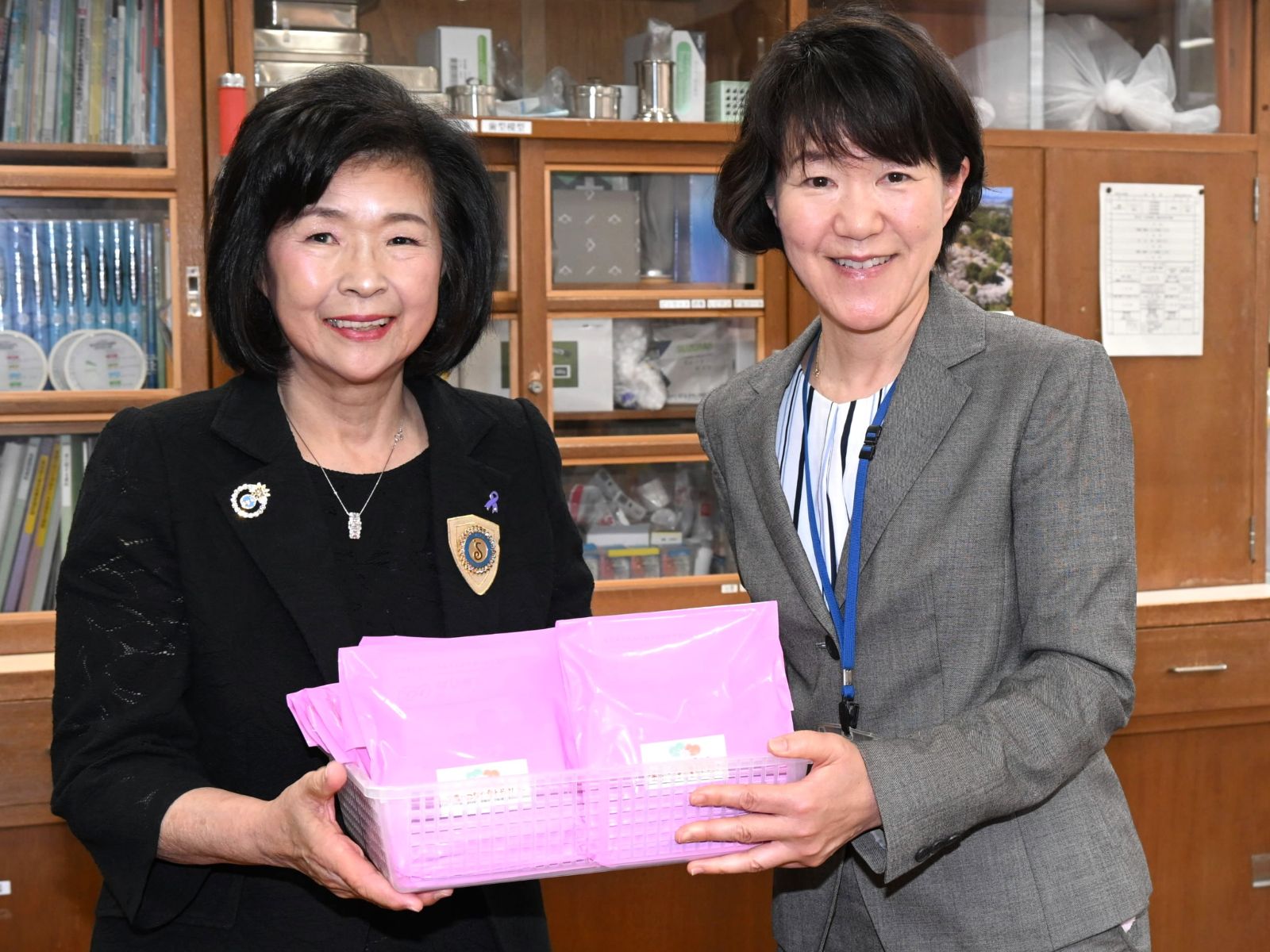 国際ソロプチミスト高知が初経教育セット寄贈 高知市立小学校の5年生