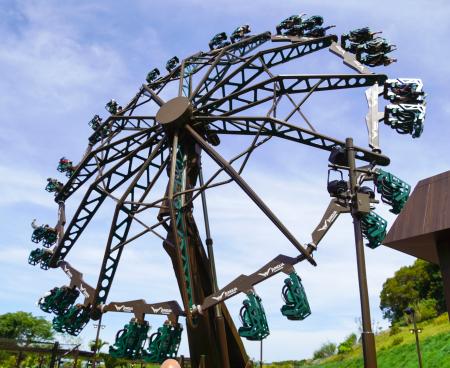 アトラクション 新絶叫乗り物を先行体験 ジャングリアで沖縄県民 | 高知新聞