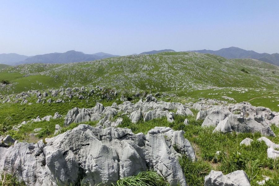 山口県美祢市の「Mine秋吉台」（日本ジオパークネットワーク提供）