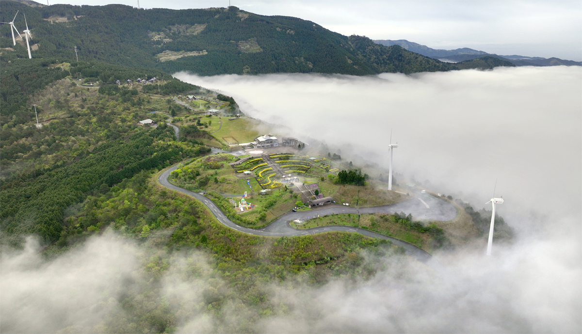 雲海に浮かぶ欧風公園 ゆとりすとパークおおとよ（大豊町）―土佐鳥瞰