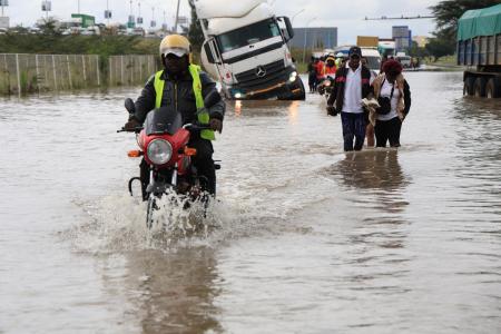 ケニアで豪雨災害、18人死亡 5万4千世帯に影響 | 高知新聞