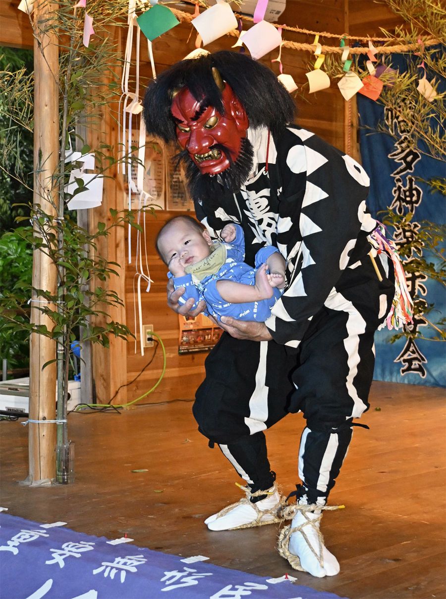鬼神が赤ちゃんを抱いて舞った（四万十町十川の星神社）